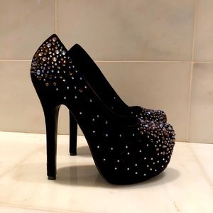 🎉HOST PICK! 🎉 NEW Stunning black jeweled heels. Buy 1 pair, Get 2nd half price